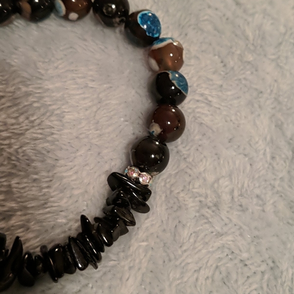 Handcrafted Black & Blue beads bracelet - Picture 4 of 4
